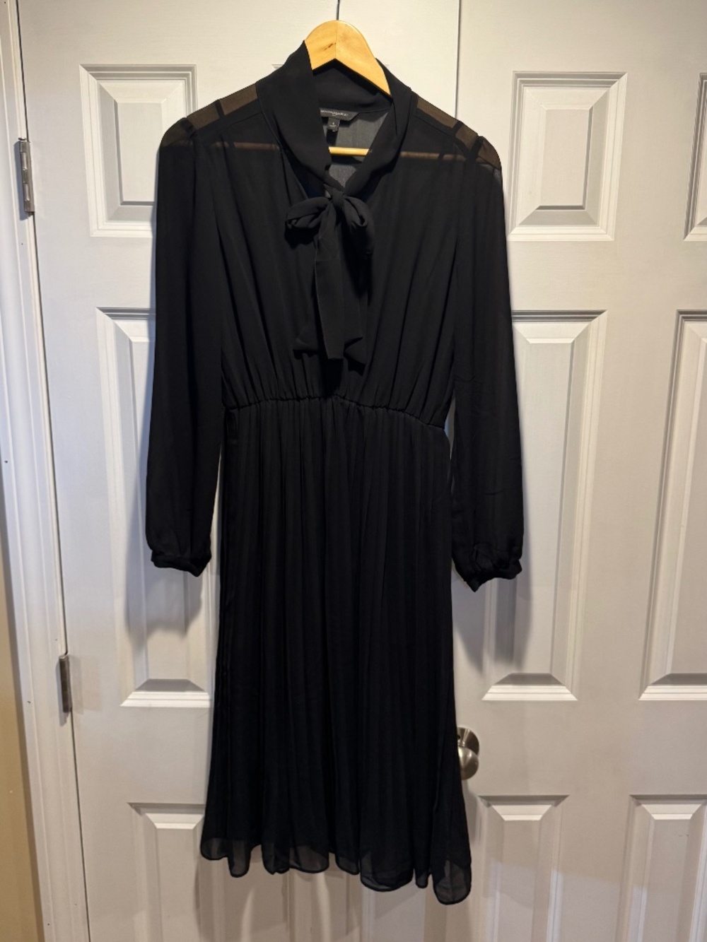 Banana Republic Black Tie-Neck Pleated Midi Dress-Size 4